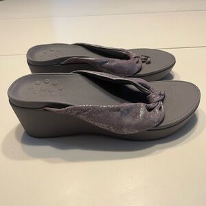 Vionic Women's Sandals in Metallic Purple and Gray